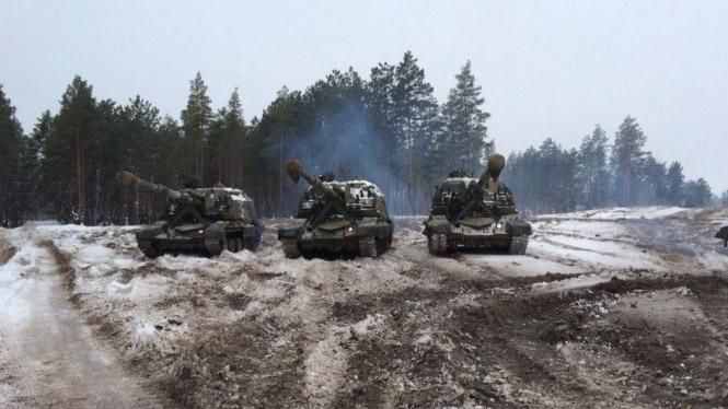 Війна на сході України триває: терористи знову гатять по українських позиціях