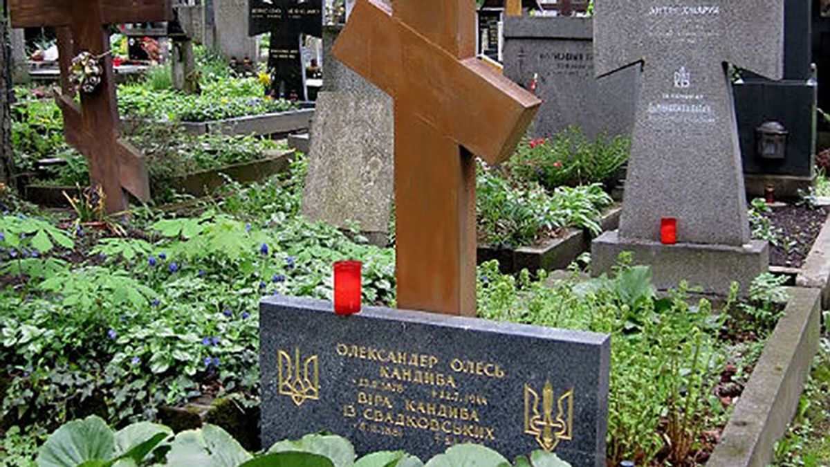 У Порошенка відреагували на скандал навколо могили Олеся в Чехії 