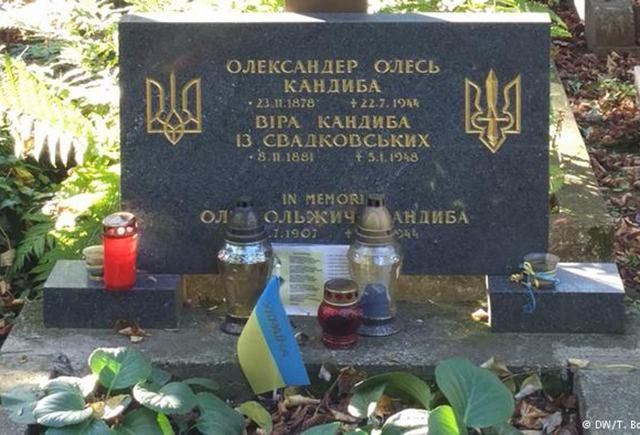 Перепоховання Олександра Олеся та спійманий на хабарі помічник нардепа, – головне за добу Перепоховання Олександра Олеся та спійманий на хабарі помічник нардепа, – головне за добу