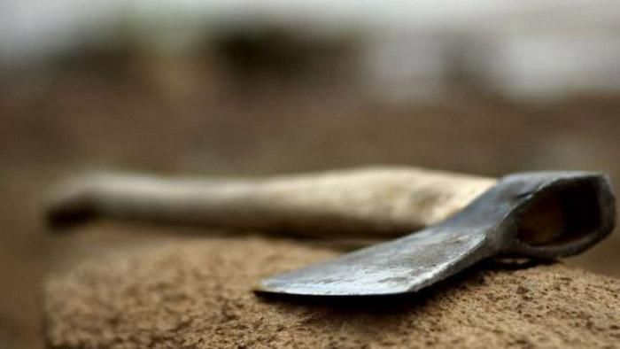 Патрульного, який отримав сокирою по голові, врятували в Дніпрі Патрульного, який отримав сокирою по голові, врятували в Дніпрі