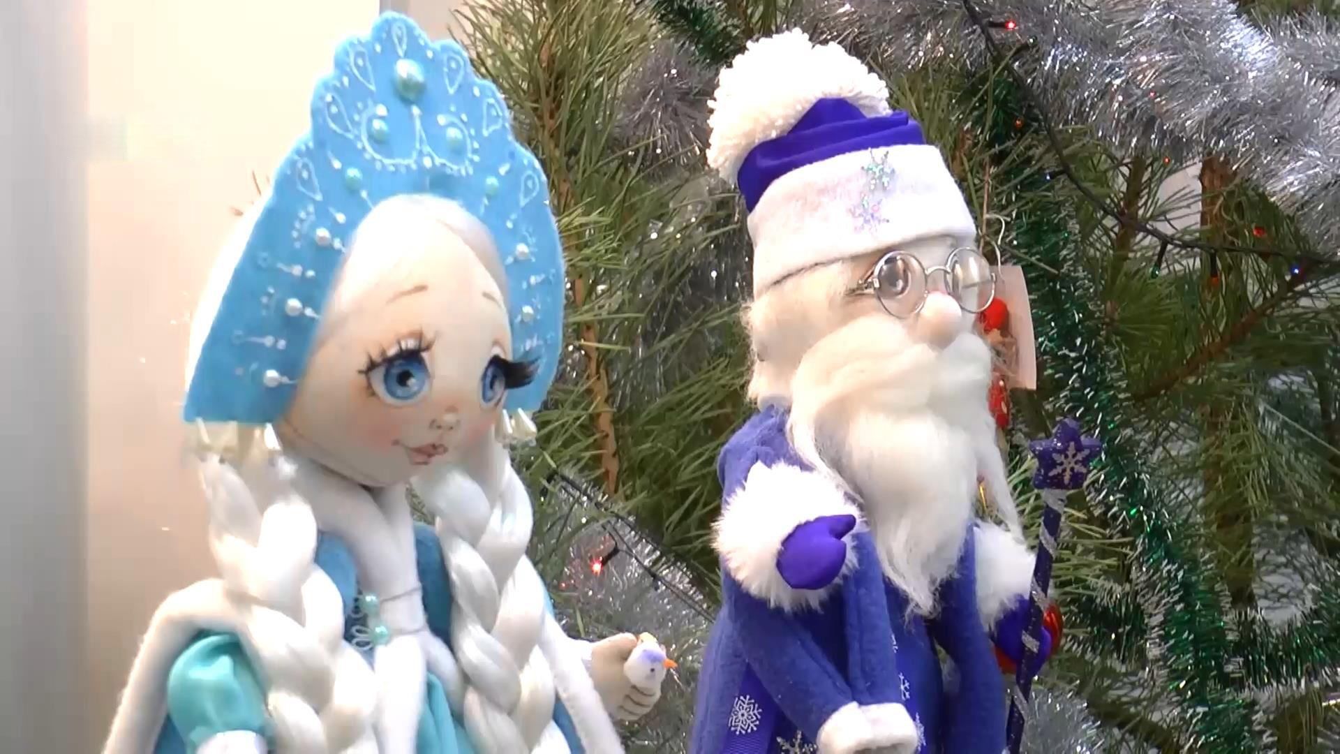 Удивительную выставку праздничных hand-made кукол открыли в Сумах Удивительную выставку праздничных hand-made кукол открыли в Сумах