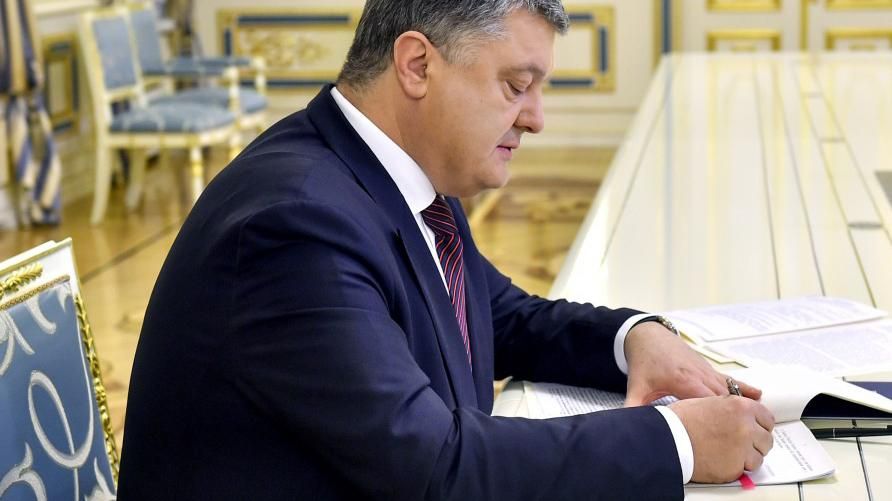 Президент дозволив військовим-контрактникам достроково звільнятися з армії Президент дозволив військовим-контрактникам достроково звільнятися з армії