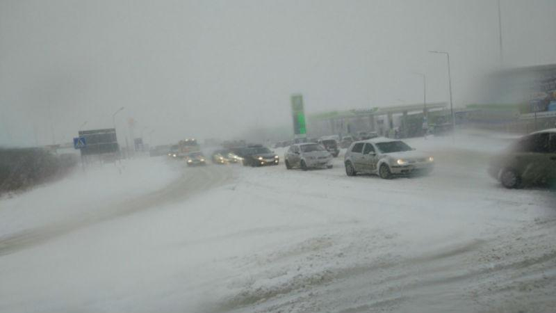 Закарпаття паралізували снігопади – з’явилось фото та відео Закарпаття паралізували снігопади – з’явилось фото та відео