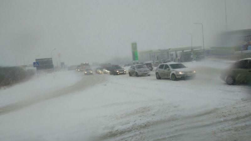 Закарпатье парализовали снегопады – появилось фото и видео Закарпатье парализовали снегопады – появилось фото и видео