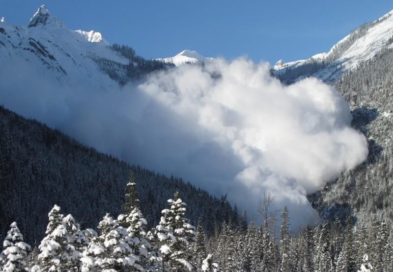 Две лавины сошли на Закарпатье Две лавины сошли на Закарпатье