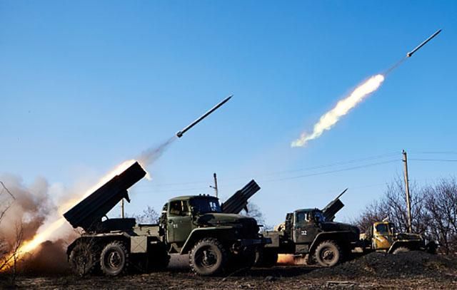 Под обстрелами боевиков пострадал боец АТО Под обстрелами боевиков пострадал боец АТО