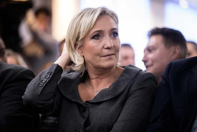 Ле Пен попала под бойкот французских банков Ле Пен попала под бойкот французских банков