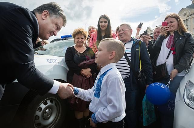 Рік роботи Порошенка: фотодобірка від АП Рік роботи Порошенка: фотодобірка від АП