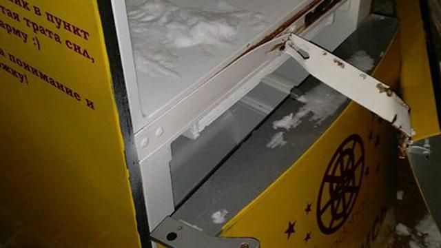 В Киеве разгромили холодильники с едой для бедных
