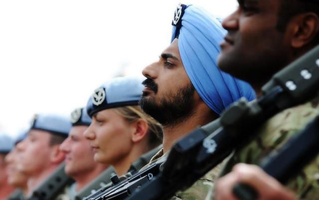 Дреды, тюрбаны и хиджабы: так скоро будут выглядеть военные США Дреды, тюрбаны и хиджабы: так скоро будут выглядеть военные США