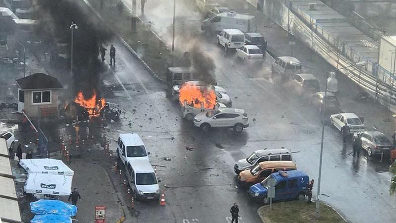 Потужний вибух прогримів біля будівлі суду в Туреччині