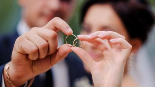 Сколько украинцев  воспользовались возможностью жениться за сутки: интересная статистика