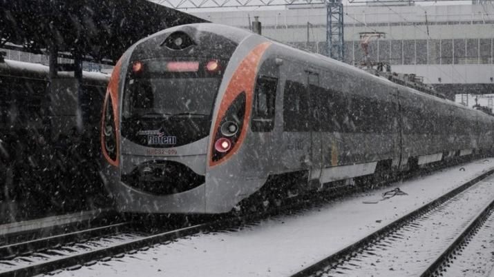 Поїзд Інтерсіті застряг поблизу Львова Поїзд Інтерсіті застряг поблизу Львова