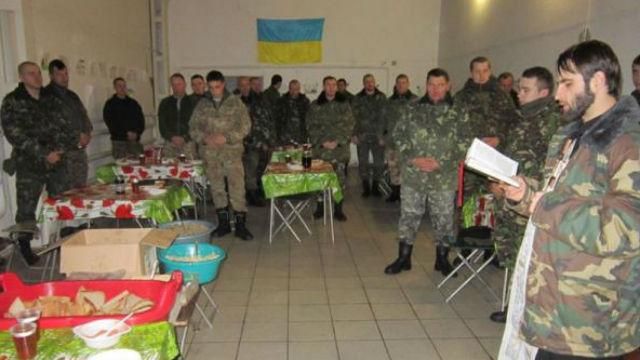 Бойцы рассказали как будут праздновать Сочельник на фронте Бойцы рассказали как будут праздновать Сочельник на фронте