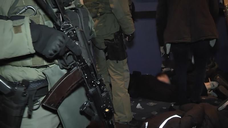 Величезну банду нападників затримали у Києві Величезну банду нападників затримали у Києві