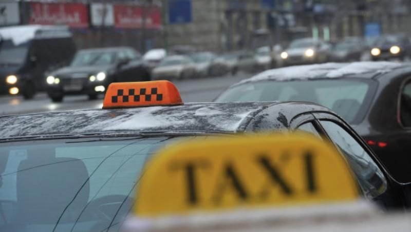 Пассажирку такси изнасиловали под Киевом