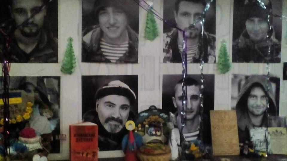 З'явилися фото, як воїни АТО зустрічають Різдво у дорозі З'явилися фото, як воїни АТО зустрічають Різдво у дорозі