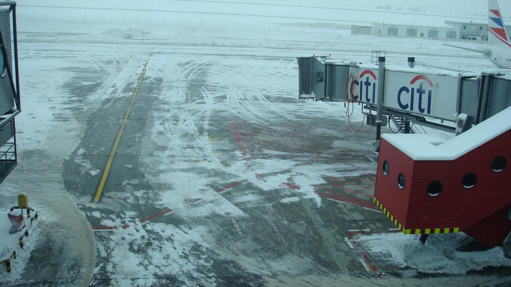 Через негоду відбувається затримка внутрішніх авіарейсів Через негоду відбувається затримка внутрішніх авіарейсів