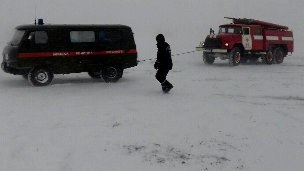 Непогода в Украине: более 70 населенных пунктов без света, массовые пробки