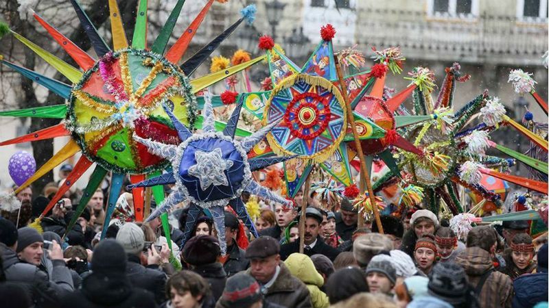 Рождественское шествие двинулось по улицам Киева: появилось яркое видео