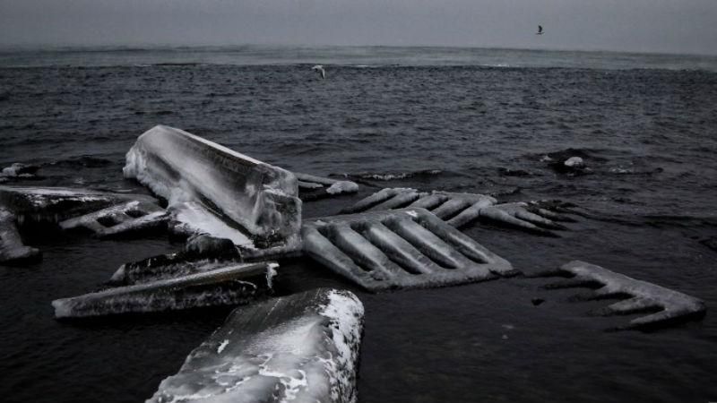 Море возле Одессы начинает замерзать: впечатляющие фото явления