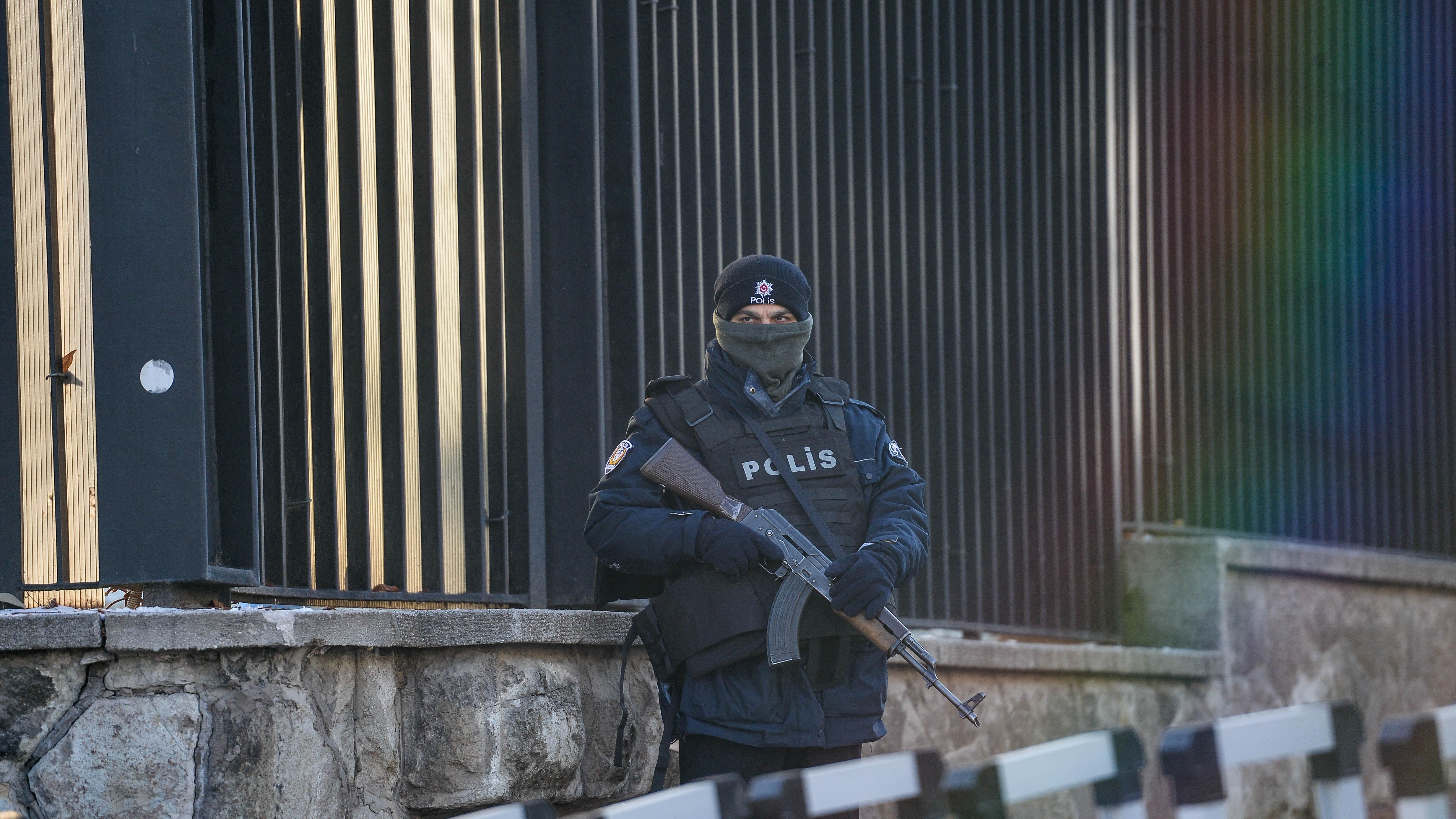 Чеченців, що направлялися воювати в Сирію, затримали у Туреччині Чеченців, що направлялися воювати в Сирію, затримали у Туреччині