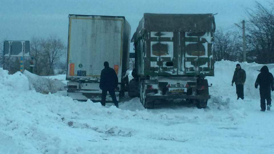 В сети появились фото ужасных сугробов в Одесской области В сети появились фото ужасных сугробов в Одесской области