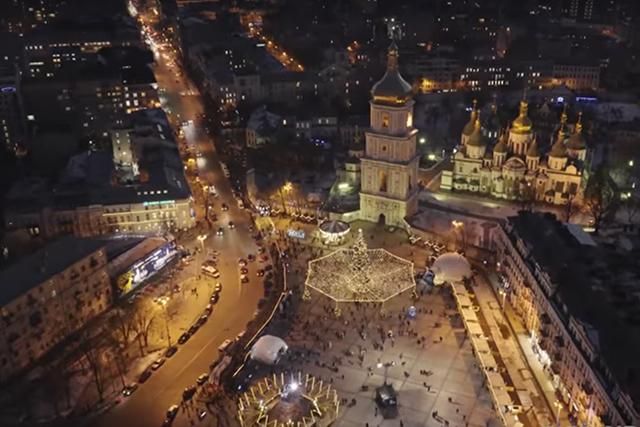 Різдвяний Київ зняли з висоти пташиного польоту