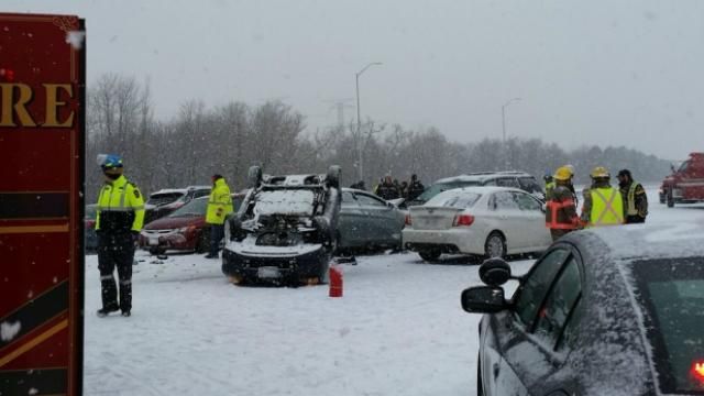 Масштабная авария в Канаде: столкнулись более 100 автомобилей, есть пострадавшие
