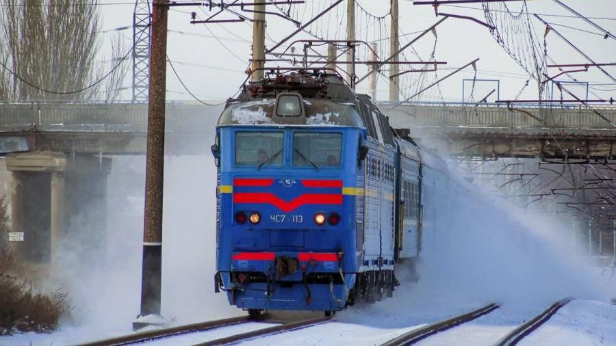 Через негоду декілька поїздів в Україні запізнюються