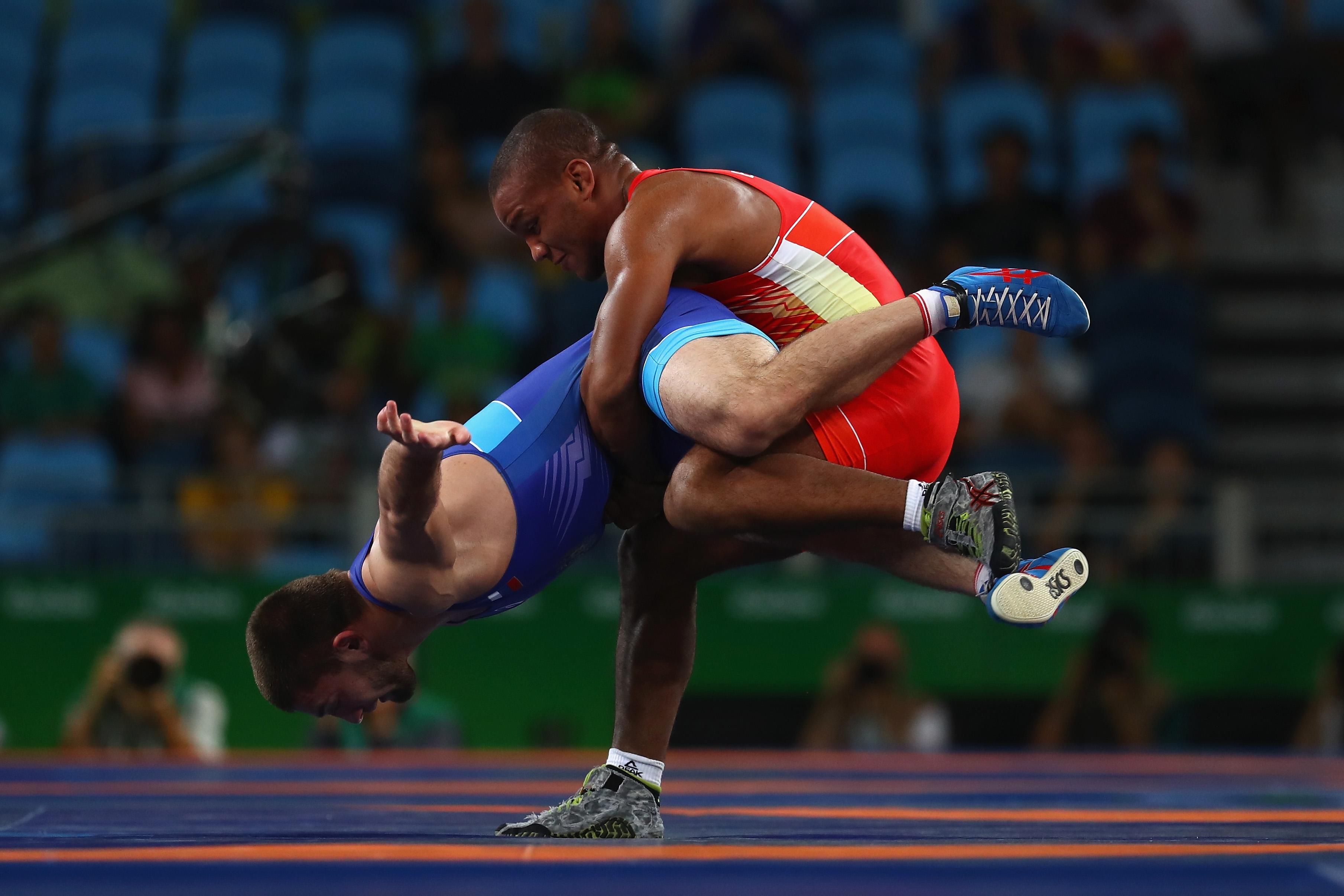 Відомий український спортсмен показав, як його вкусив дельфін Відомий український спортсмен показав, як його вкусив дельфін