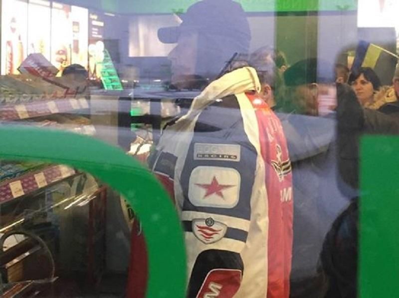 Эпатажный экс-нардеп Червоненко грубо обругал людей в очереди Эпатажный экс-нардеп Червоненко грубо обругал людей в очереди