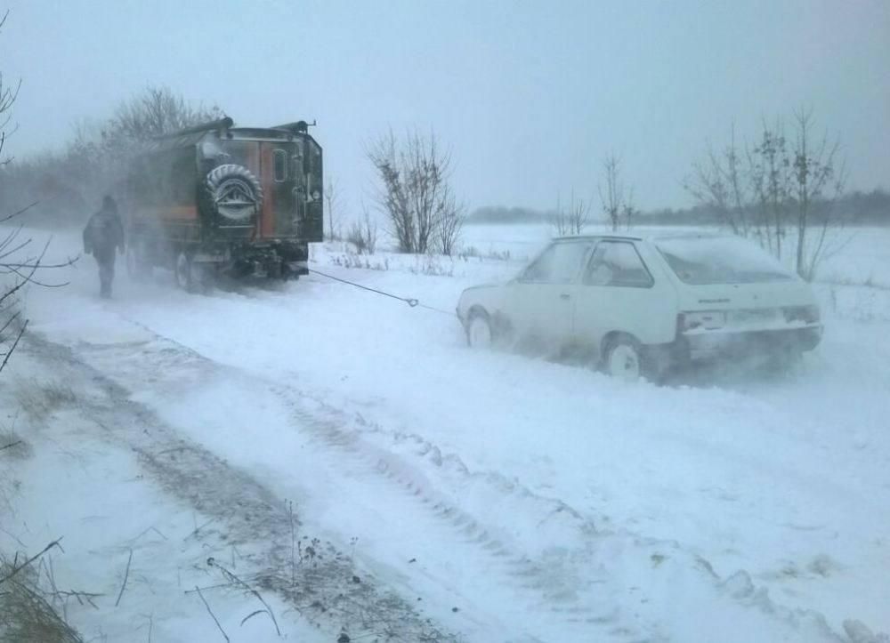 Негода в Україні: рух дорогами однієї з областей відновили