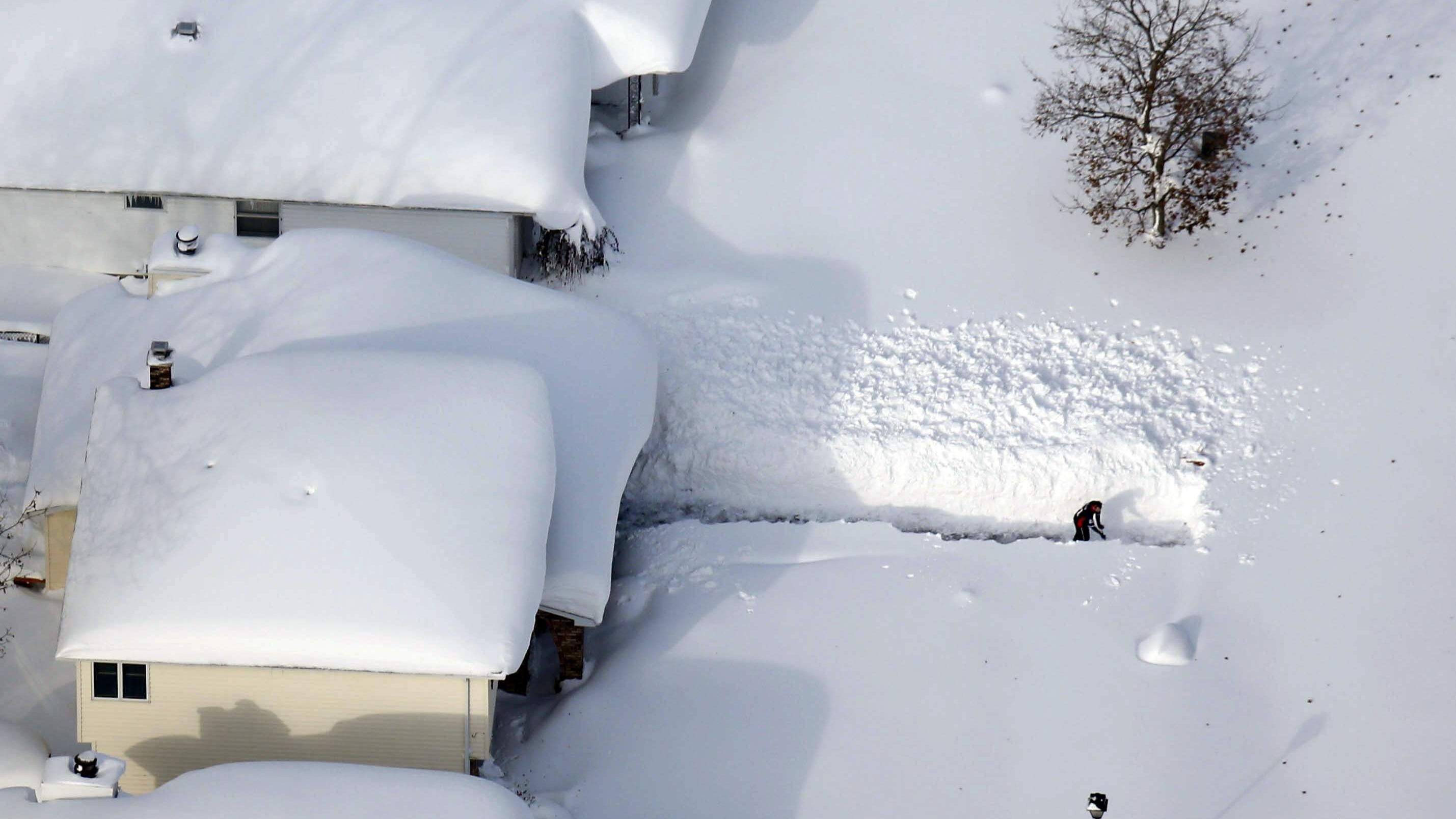 Несколькометровый снег "замуровал" дома итальянцев: опубликованы невероятные фото
