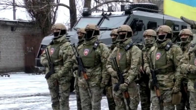 На Донеччині з'явились озброєні до зубів спецпризначенці На Донеччині з'явились озброєні до зубів спецпризначенці