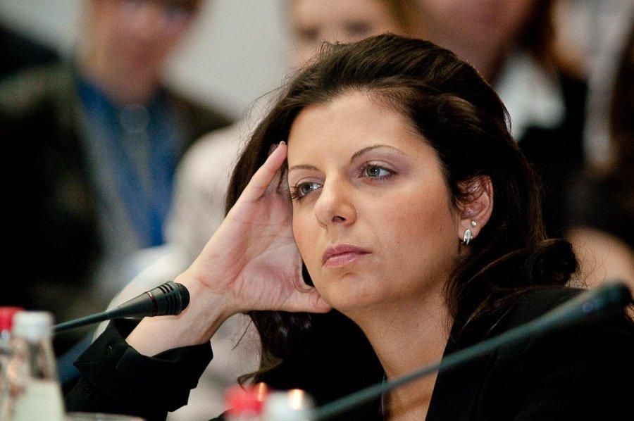 Редактор російського пропагандистського каналу заперечує звинувачення американської розвідки Редактор російського пропагандистського каналу заперечує звинувачення американської розвідки