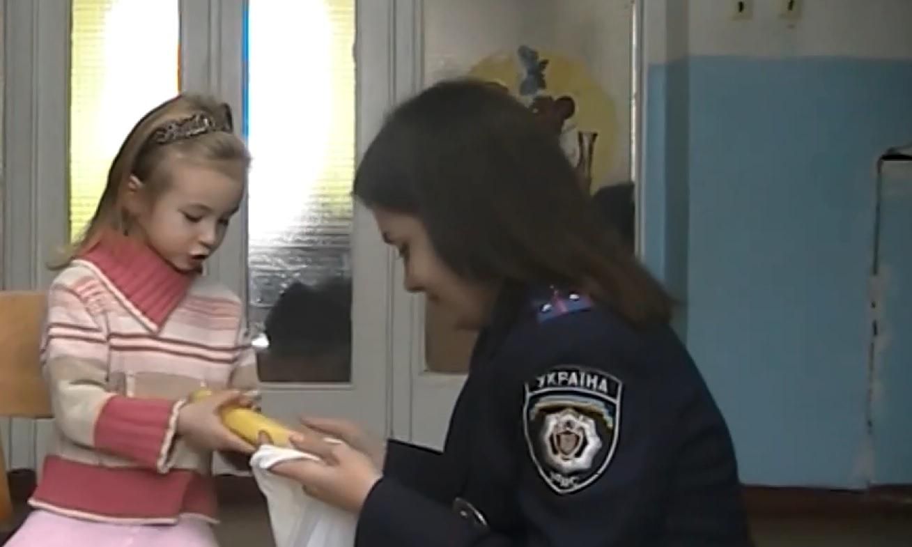 На Сумщині жінка зачинила доньку в квартирі та пішла в гості На Сумщині жінка зачинила доньку в квартирі та пішла в гості