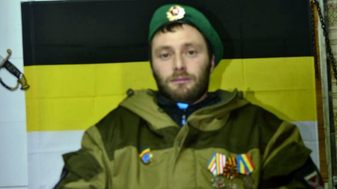 Российский боевик, который топтал украинский флаг на Донбассе, остался без ног: фото