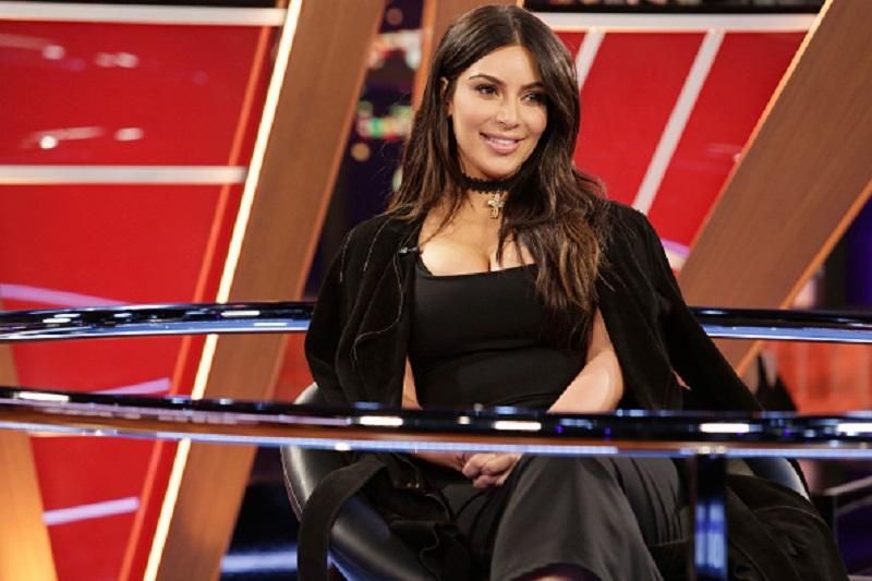 Полиция выяснила, кто ограбил Ким Кардашьян в Париже Полиция выяснила, кто ограбил Ким Кардашьян в Париже