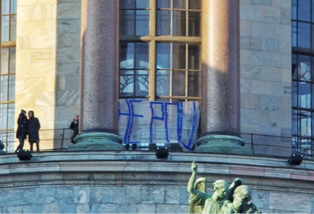 У Росії на храмі вивісили протестний банер "Не РПЦ"