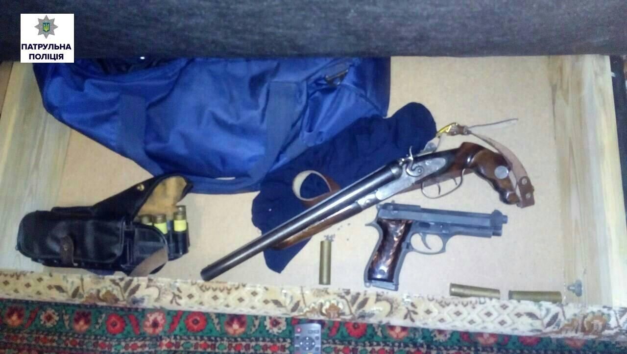 Житель Миколаєва нашпигував квартиру зброєю