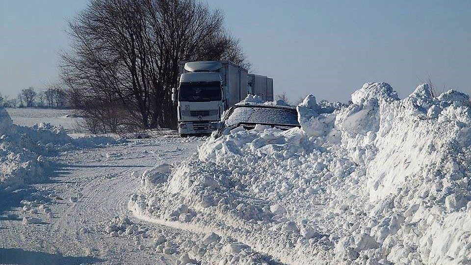 Из-за снегопадов в Украине закрыли 7 пунктов пропуска