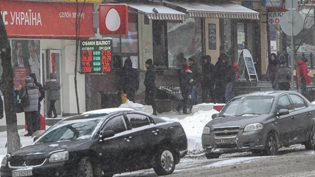 Наличные курсы валют 11 января: доллар и евро продолжают стремительно дорожать