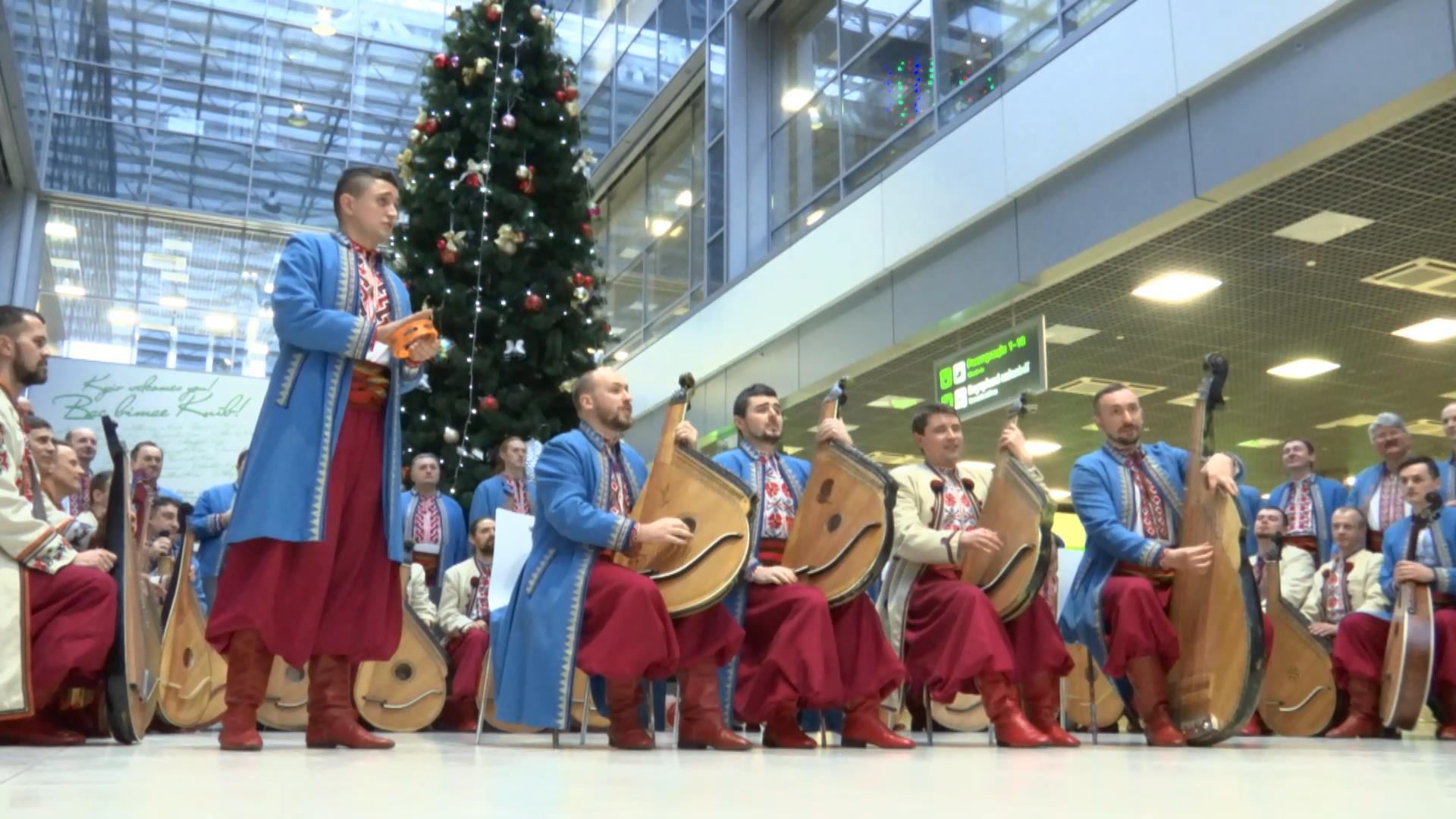 Как киевский аэропорт стал концертным залом для капеллы бандуристов