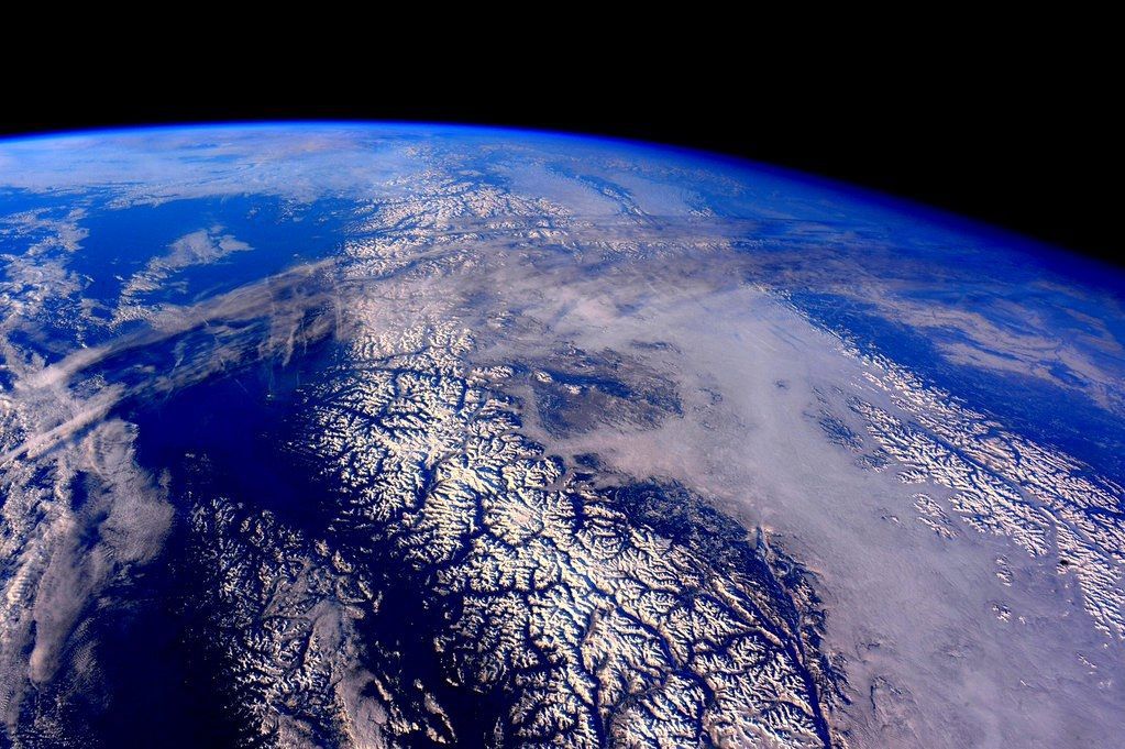 NASA показало удивительный снимок скалистых гор из космоса