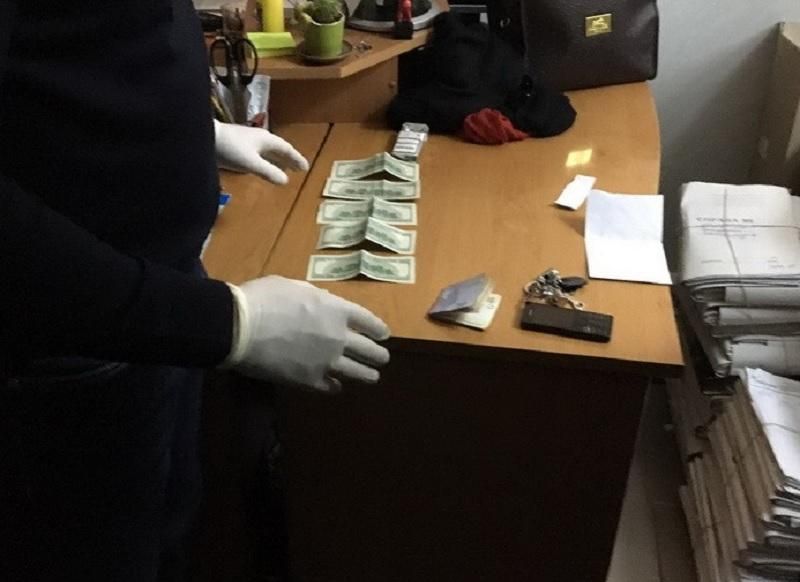 Луцкого налоговика поймали на вымогательстве Луцкого налоговика поймали на вымогательстве