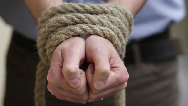 Москвича викрали та кілька тижнів примусово лікували від алкоголізму Москвича викрали та кілька тижнів примусово лікували від алкоголізму