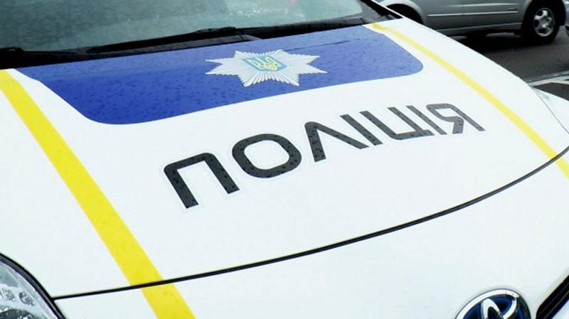 Полицейские прострелили колеса иномарке с пьяными парнями Полицейские прострелили колеса иномарке с пьяными парнями