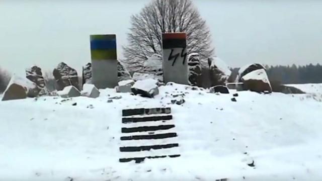 Пам’ятник загиблим полякам на Львівщині – підірвали Пам’ятник загиблим полякам на Львівщині – підірвали
