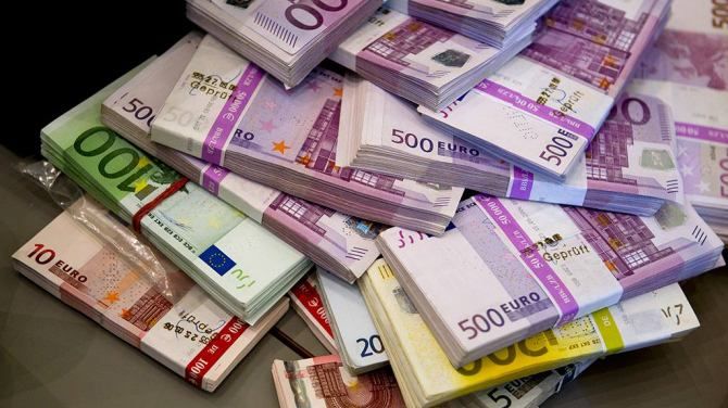 Наличный курс валют 12 января: евро преодолевает отметку в 30 гривен
